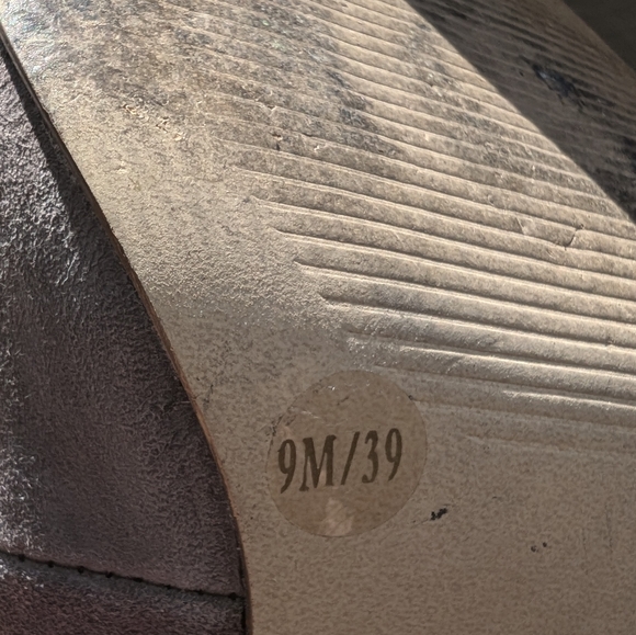 BCBG Dark Stone Suede Pumps 9M Open Toe Corrina - Picture 10 of 10